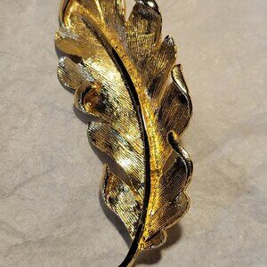 Vintage Gold Textured Leaf Brooch
